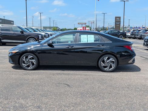 Used 2025 Hyundai Elantra Limited w/ Cargo Package FWD image 2