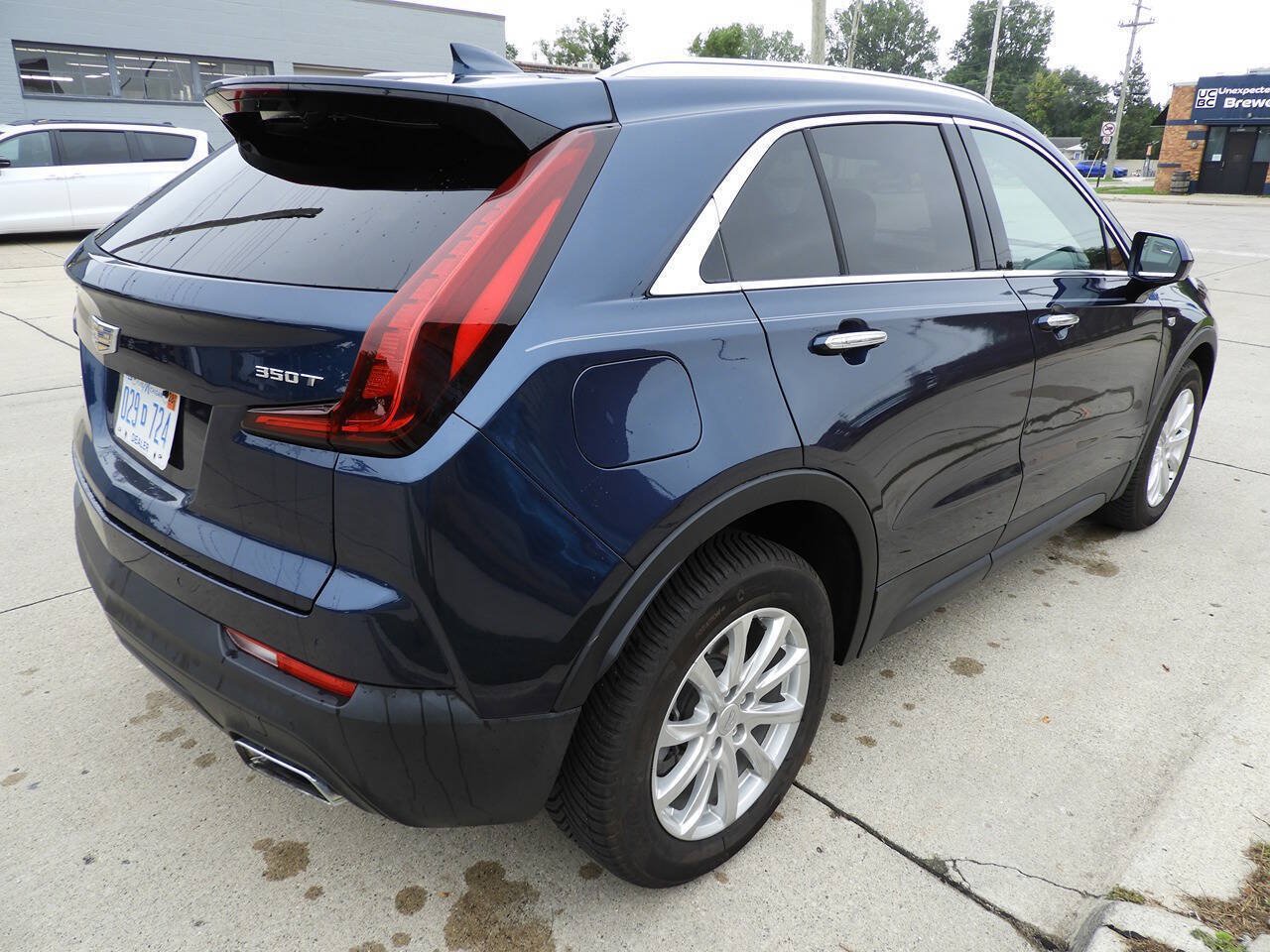 Used 2020 Cadillac XT4 Luxury w/ Cold Weather Package AWD/4WD image 8