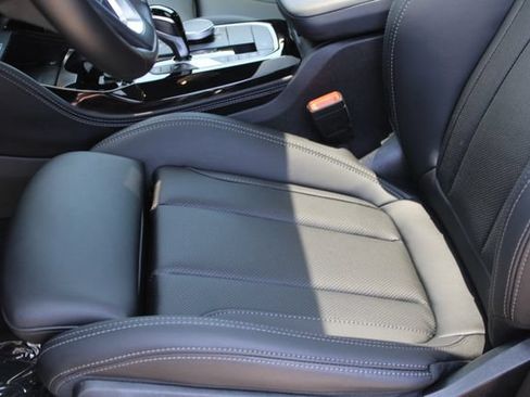 Used 2025 BMW X4 xDrive30i AWD/4WD image 36