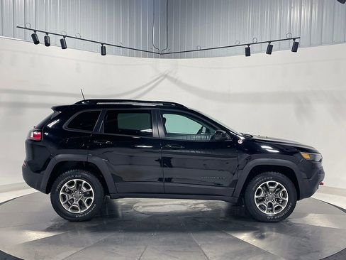 Used 2022 Jeep Cherokee Trailhawk image 10