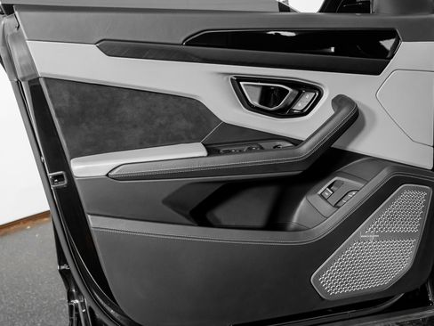 Used 2022 Lamborghini Urus AWD image 50