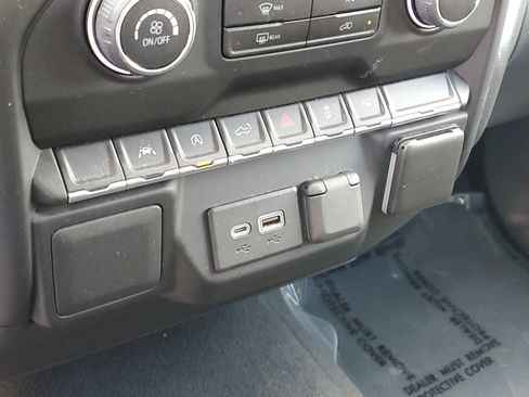 Used 2022 Chevrolet Silverado 1500 Custom image 26