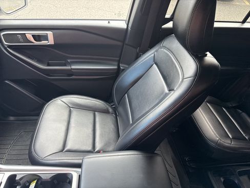 Used 2020 Ford Explorer XLT w/ Equipment Group 202A AWD/4WD image 16