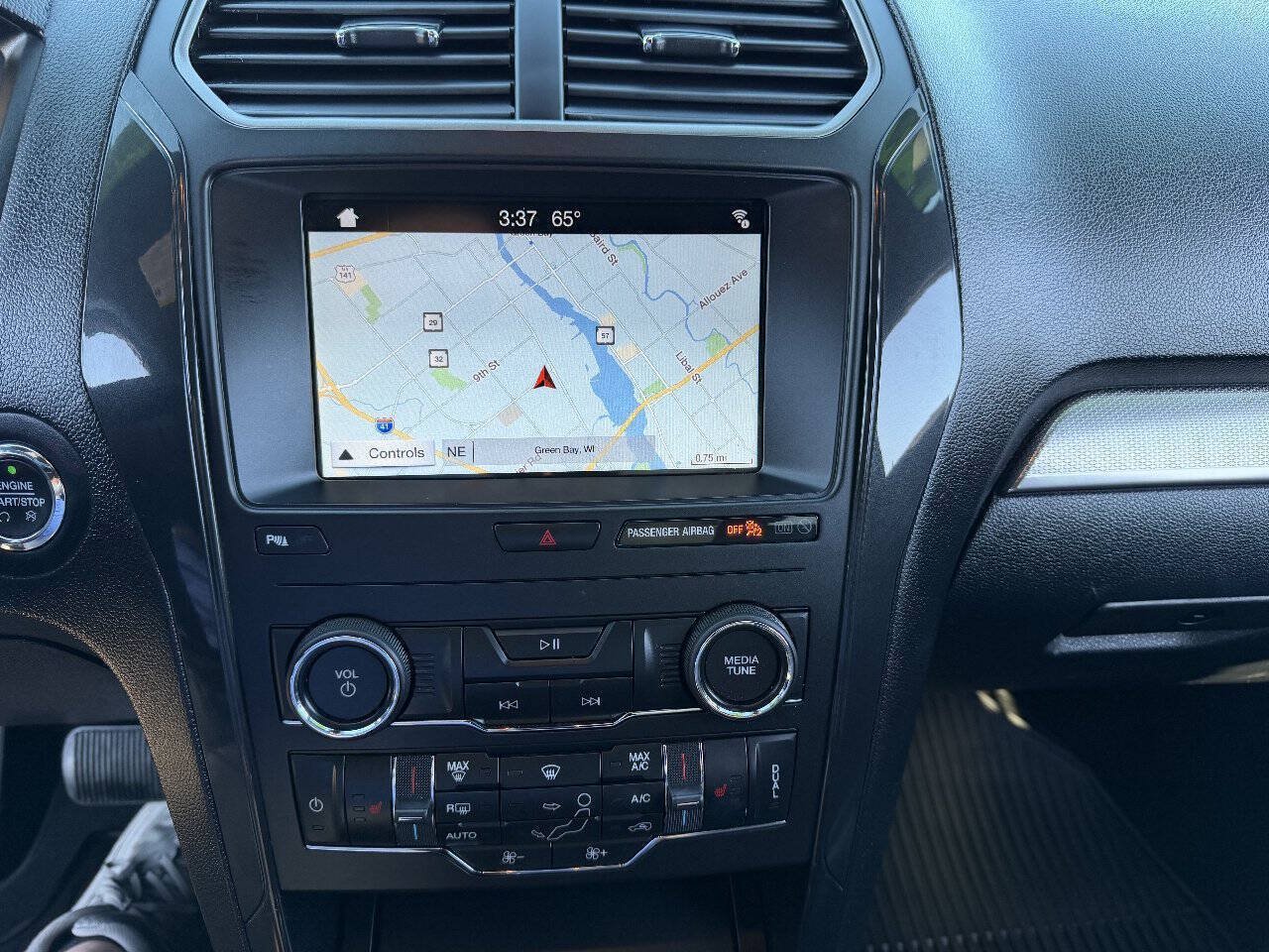 Used 2019 Ford Explorer XLT w/ Equipment Group 202A AWD/4WD image 23