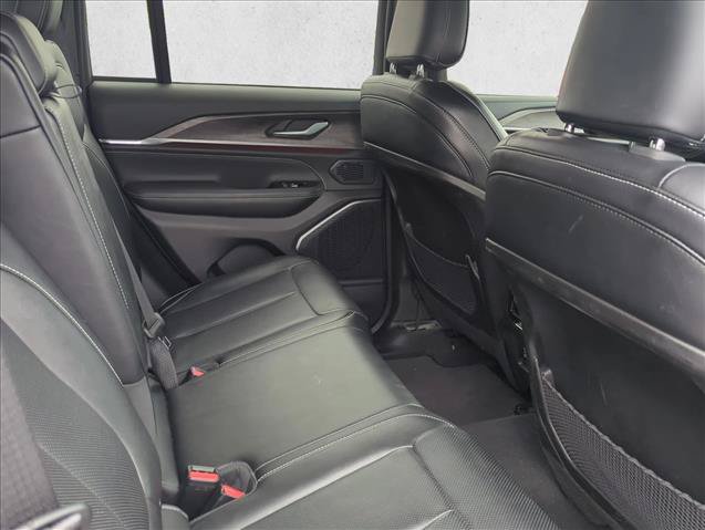 Used 2023 Jeep Grand Cherokee Overland AWD/4WD image 20