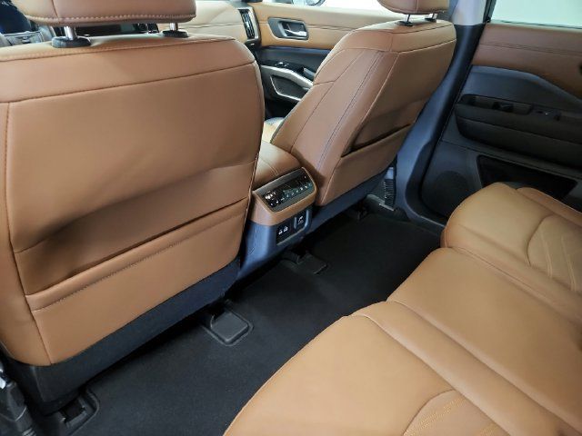 Used 2025 Nissan Pathfinder Platinum w/ Cargo Package AWD/4WD image 22