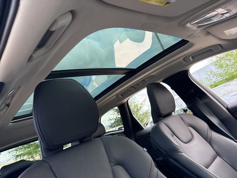 Used 2023 Volvo XC60 B5 Plus w/ Climate Package image 15