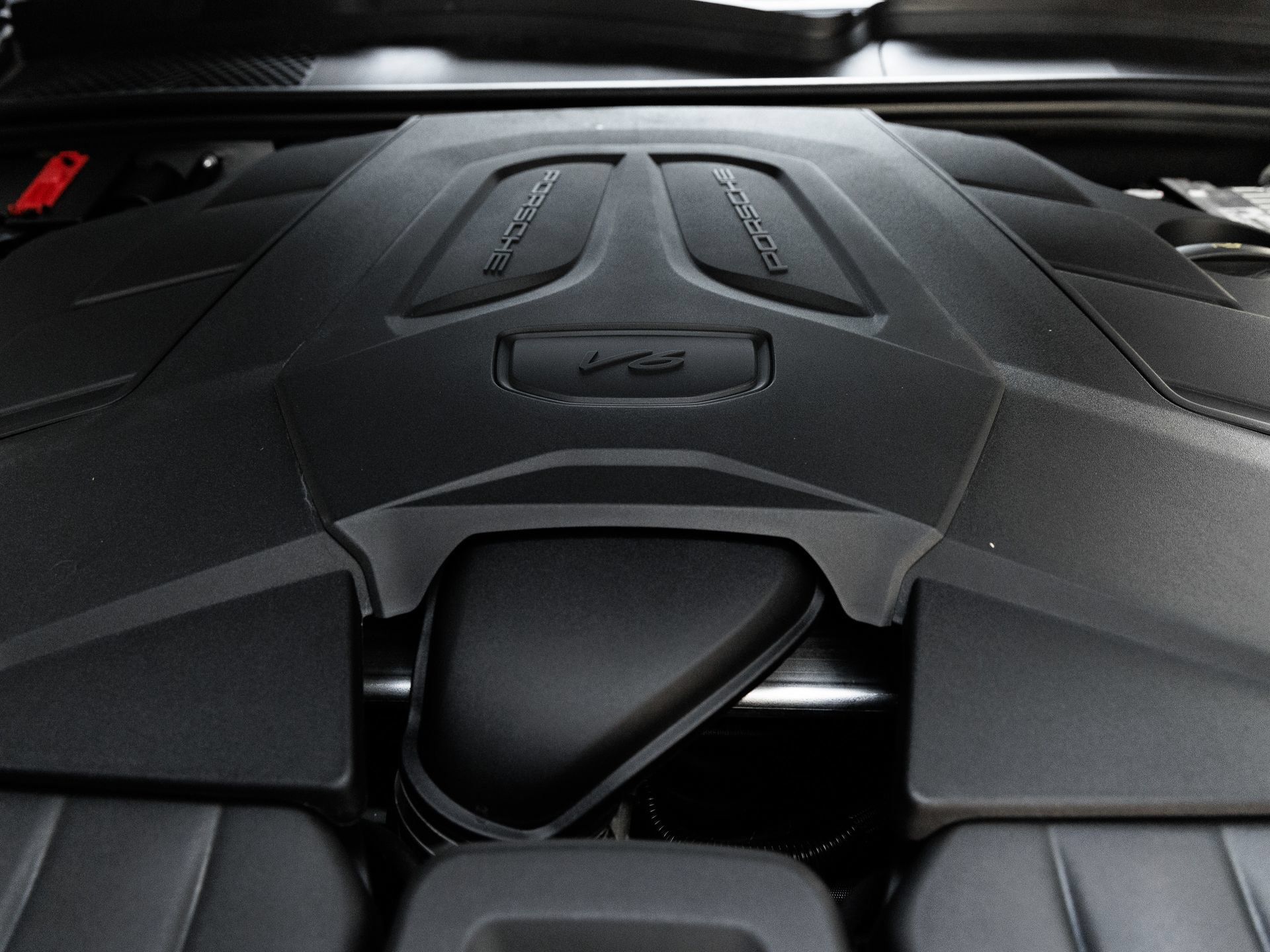 Certified 2025 Porsche Cayenne AWD/4WD image 40