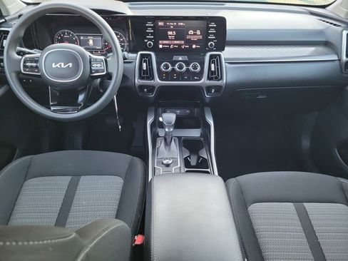 Used 2023 Kia Sorento LX image 18