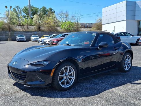 Used 2017 MAZDA MX-5 Miata Sport image 3