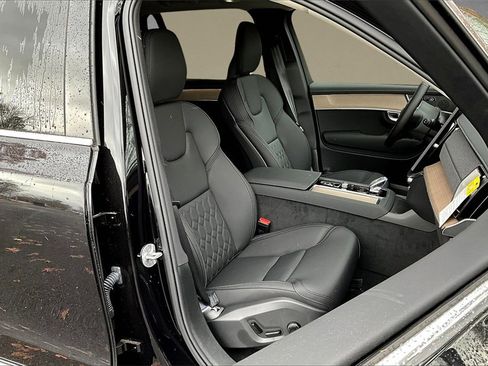 New 2025 Volvo XC90 B6 Plus image 11
