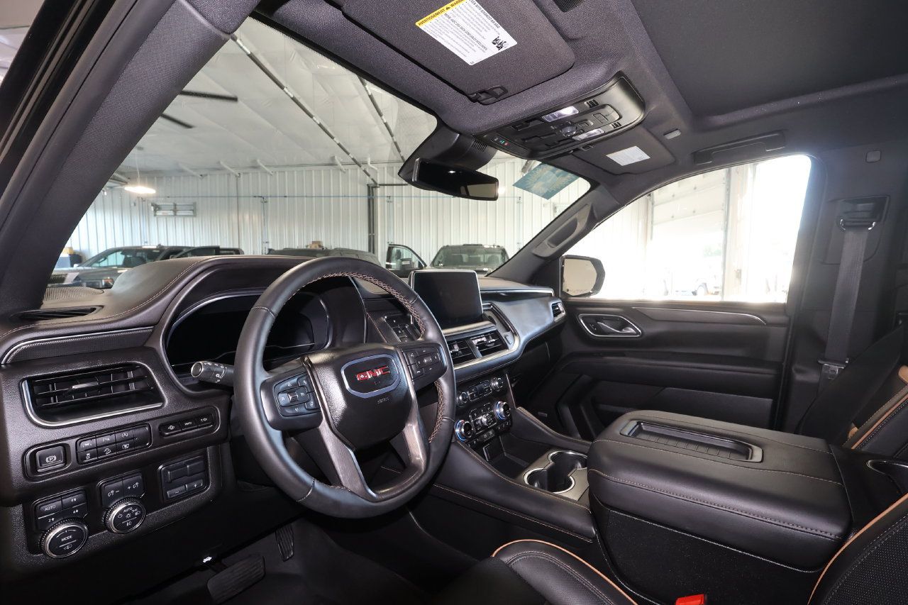 Used 2024 GMC Yukon XL AT4 w/ AT4 Premium Plus Package AWD/4WD image 9