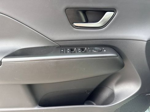 Certified 2025 Hyundai Kona Limited FWD image 18