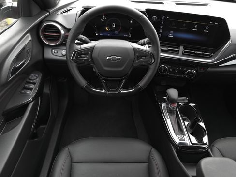 Used 2026 Chevrolet Trax RS w/ Driver Confidence Package image 11