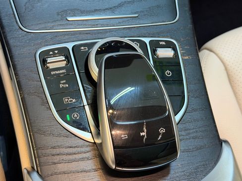 Used 2019 Mercedes-Benz C 300 4MATIC Sedan image 31
