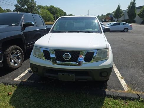 Used 2009 Nissan Frontier XE w/ XE Preferred Pkg RWD image 2