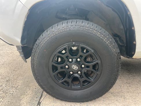 Used 2020 Toyota Tacoma SR image 7