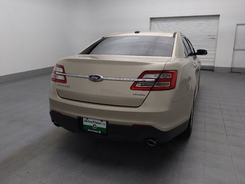 Used 2018 Ford Taurus SE FWD image 7
