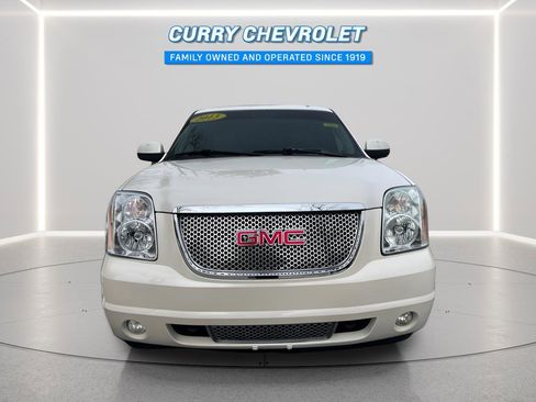 Used 2013 GMC Yukon Denali image 3