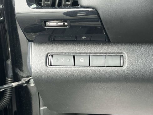 Certified 2023 Nissan Pathfinder SV image 30