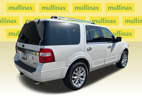 Used 2017 Ford Expedition Limited w/ Equipment Group 301A RWD image 2