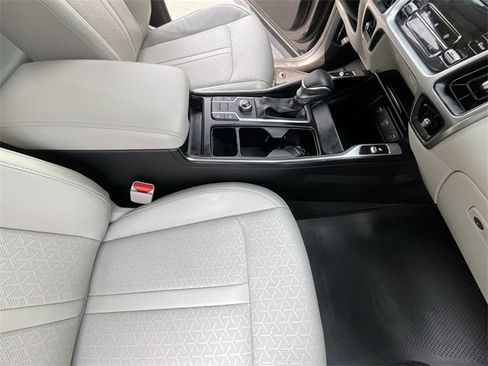 Used 2022 Kia Sorento S image 34