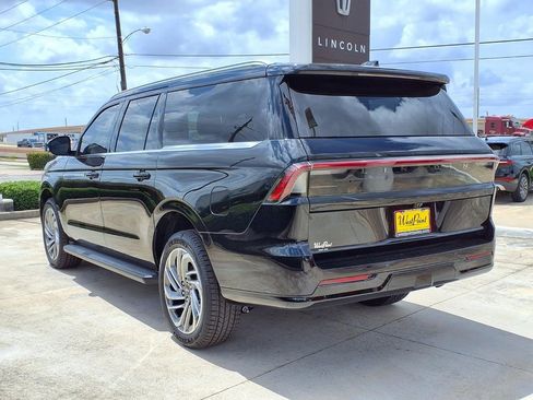 New 2026 Lincoln Navigator L Premier AWD/4WD image 7
