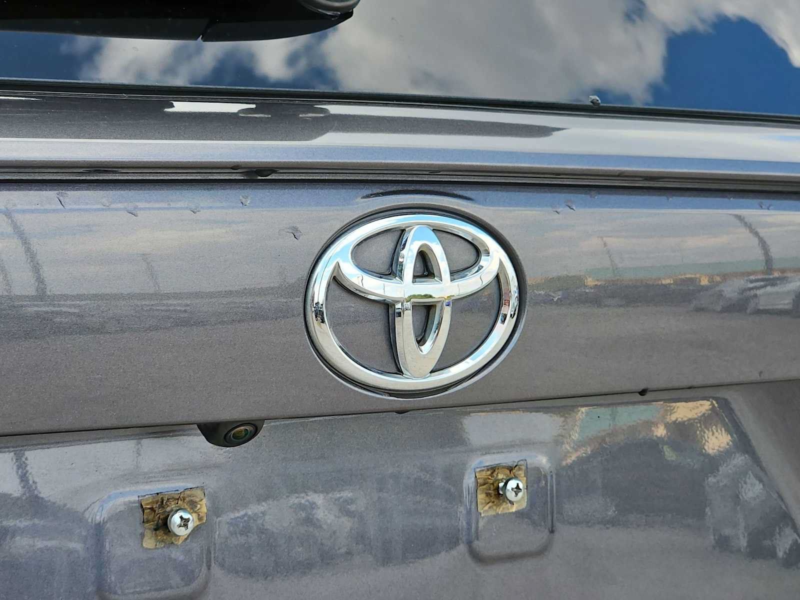 Used 2019 Toyota RAV4 XLE w/ Convenience Package FWD image 13