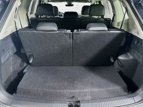 Used 2024 Volkswagen Tiguan SE image 28