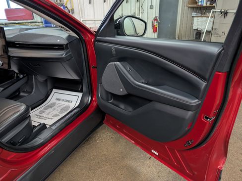 Used 2021 Ford Mustang Mach-E Premium image 6