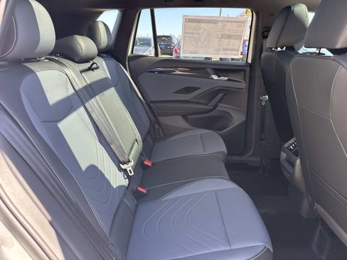 New 2026 Volkswagen Tiguan SE R-Line FWD image 7