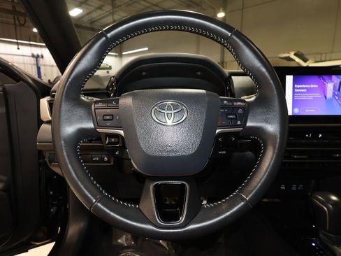 Used 2025 Toyota Camry SE image 10