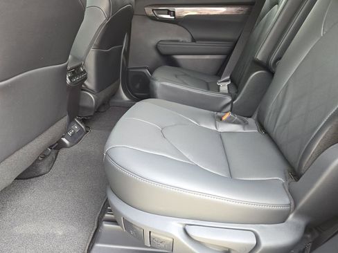 New 2026 Toyota Highlander Platinum AWD/4WD image 22