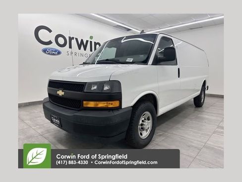 Used 2018 Chevrolet Express 2500 Extended image 1