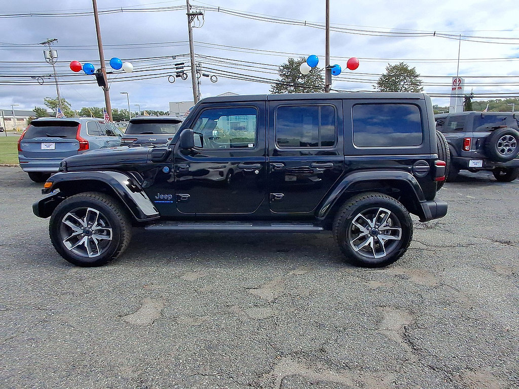 Used 2024 Jeep Wrangler Unlimited w/ Convenience Group AWD/4WD image 5