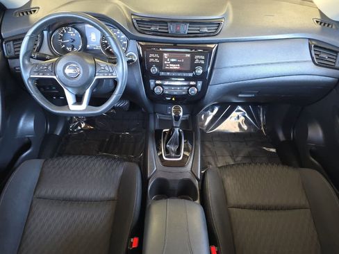 Used 2017 Nissan Rogue SV AWD/4WD image 3