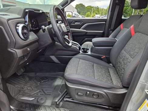 Used 2025 Chevrolet Colorado Z71 AWD/4WD image 5