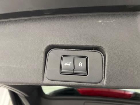 Used 2024 Nissan Rogue SV AWD/4WD image 38