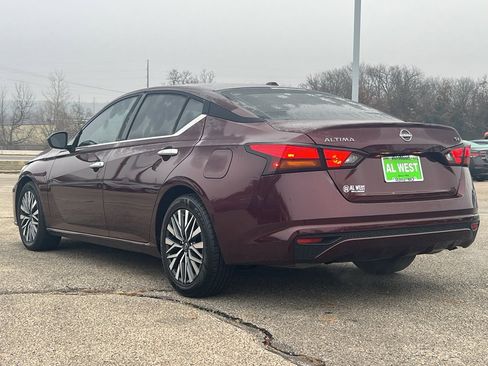 Used 2024 Nissan Altima 2.5 SV image 7