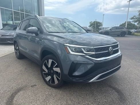 Used 2023 Volkswagen Taos SEL AWD/4WD image 2