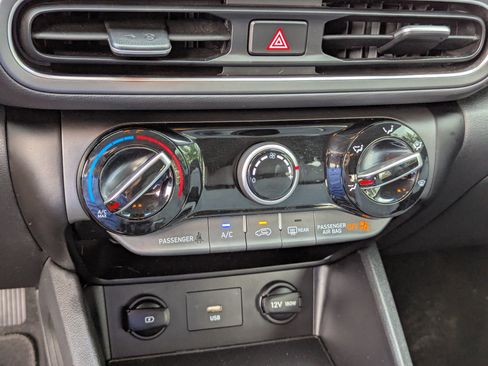 Used 2022 Hyundai Kona SEL image 25