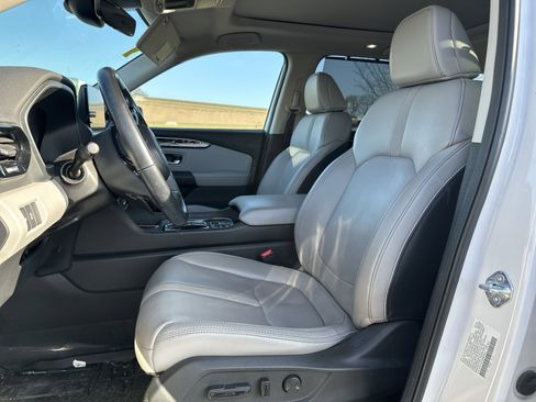 Used 2024 Honda Pilot Touring image 16