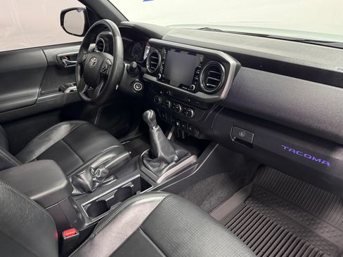 Used 2022 Toyota Tacoma TRD Off-Road w/ TRD Premium Off Road Package AWD/4WD image 16