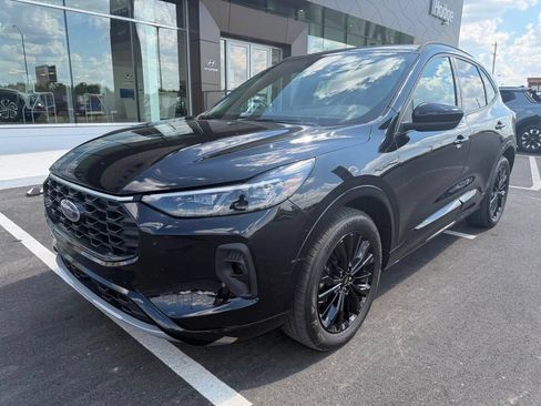 Used 2025 Ford Escape ST-Line Elite AWD/4WD image 2