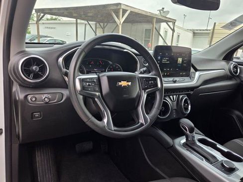 Used 2025 Chevrolet Blazer LT FWD image 15