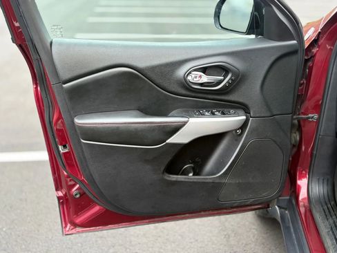 Used 2018 Jeep Cherokee Trailhawk w/ Quick Order Package 27L image 9