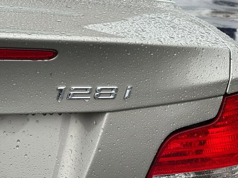 Used 2009 BMW 128i Convertible image 29