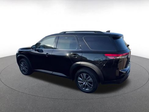 Used 2025 Nissan Pathfinder SV image 10
