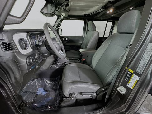 Used 2025 Jeep Wrangler Sahara w/ Safety Group image 12