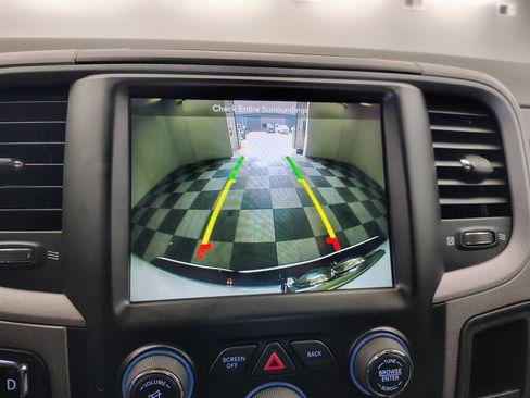 Used 2019 RAM 1500 Express w/ Express Value Package AWD/4WD image 3